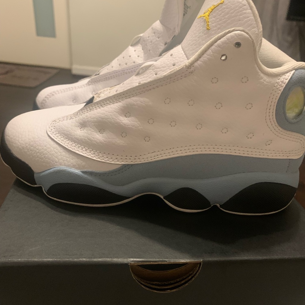 Jordan Retro 13 boys 2.5 like brand new! Still in original box.